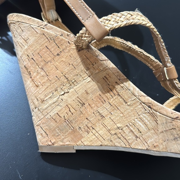Women’s size 10M | Carlos Santana Braided cork | Tan and Gold wedges - Picture 6 of 10